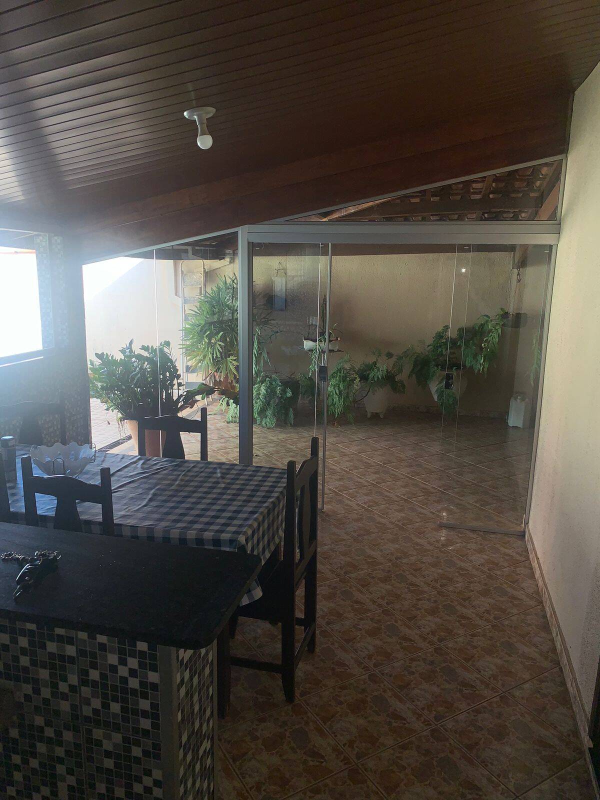 Casa à venda com 2 quartos, 300m² - Foto 2