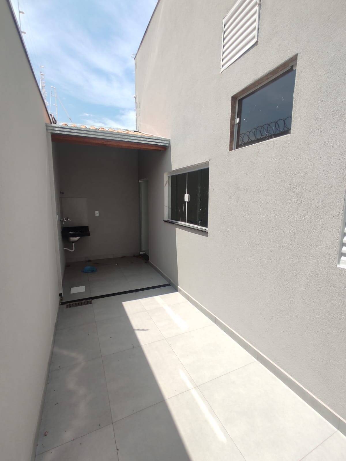 Casa à venda com 3 quartos, 160m² - Foto 2