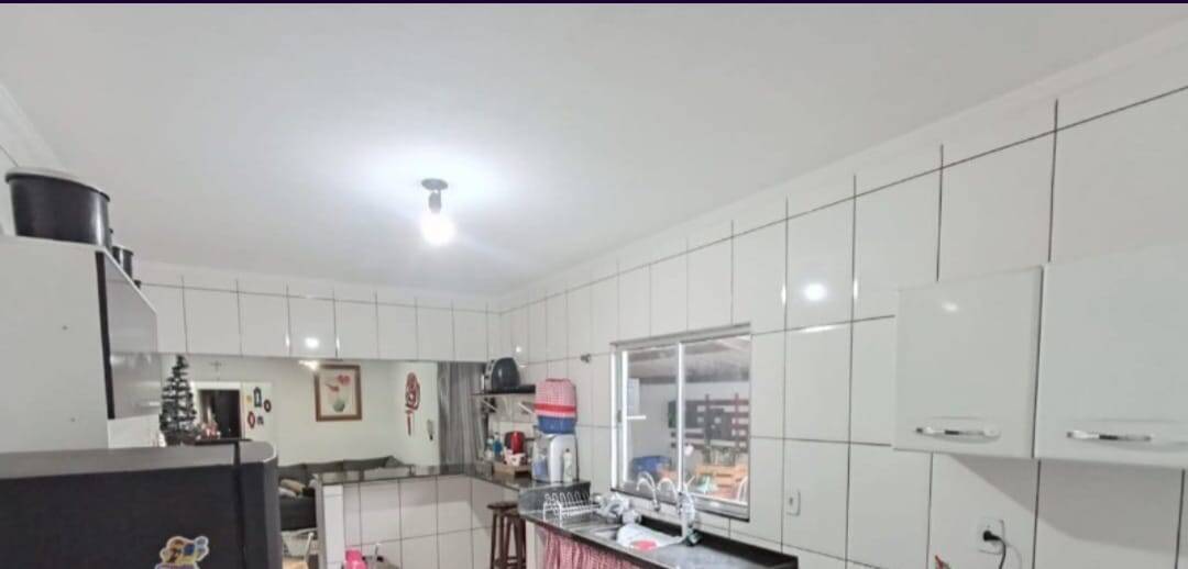 Casa à venda com 2 quartos, 180m² - Foto 6