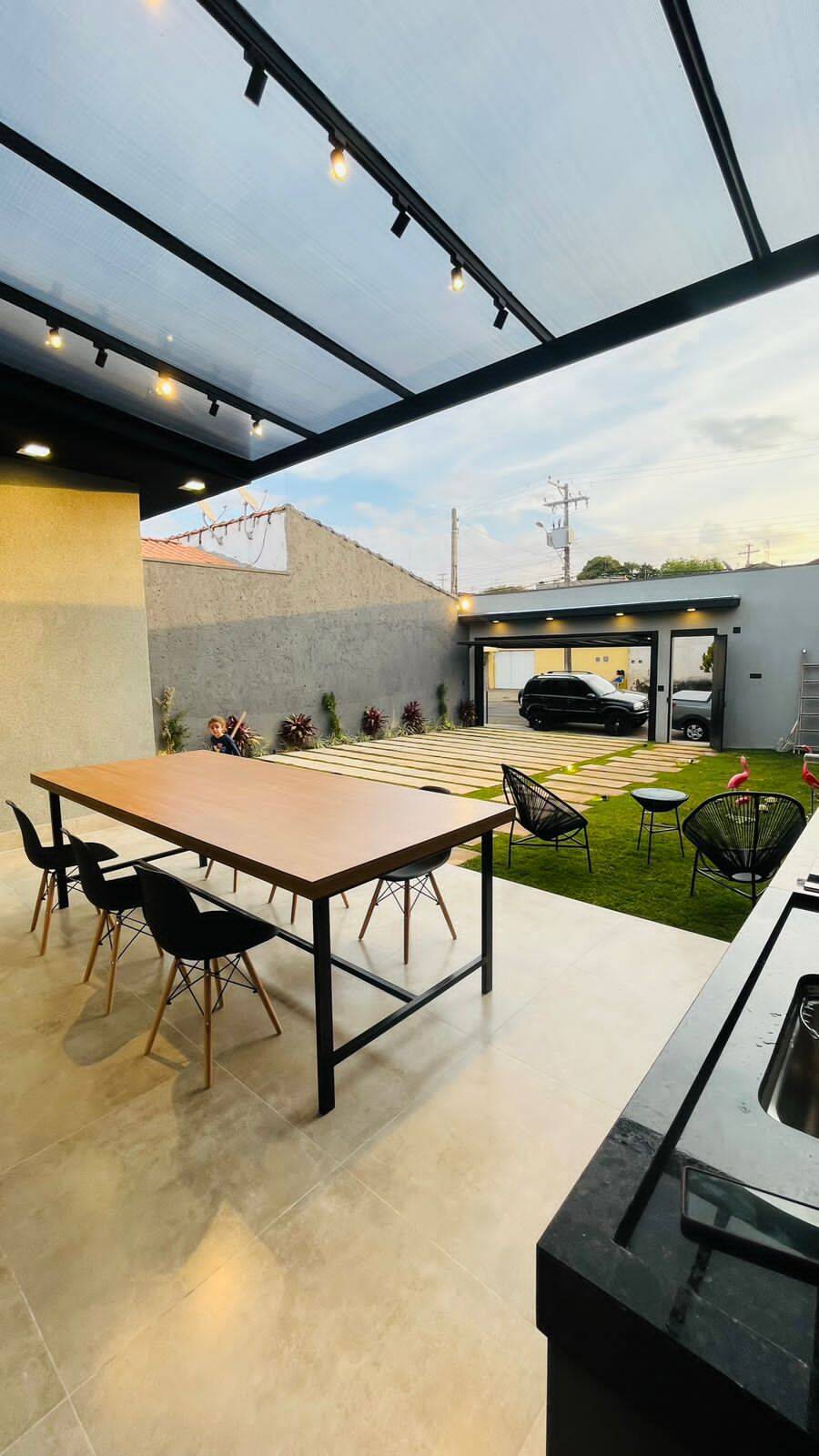 Casa à venda com 2 quartos, 90m² - Foto 1