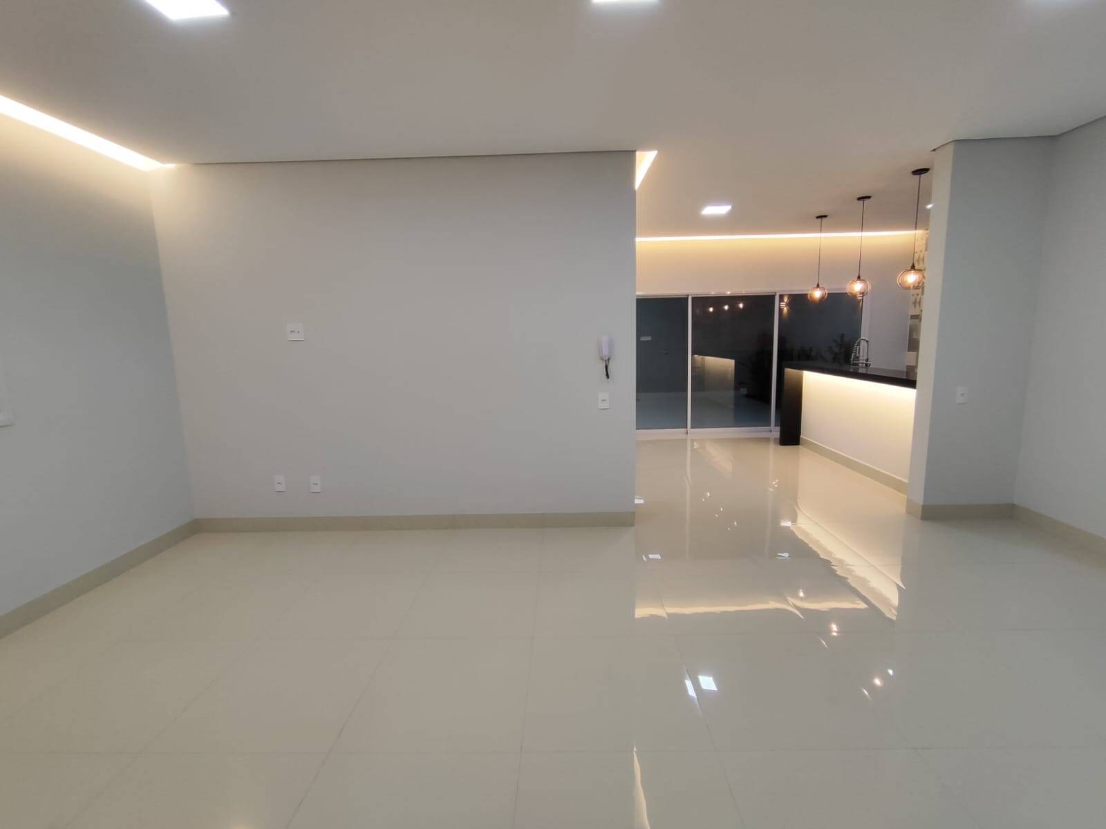 Casa à venda com 3 quartos, 157m² - Foto 2