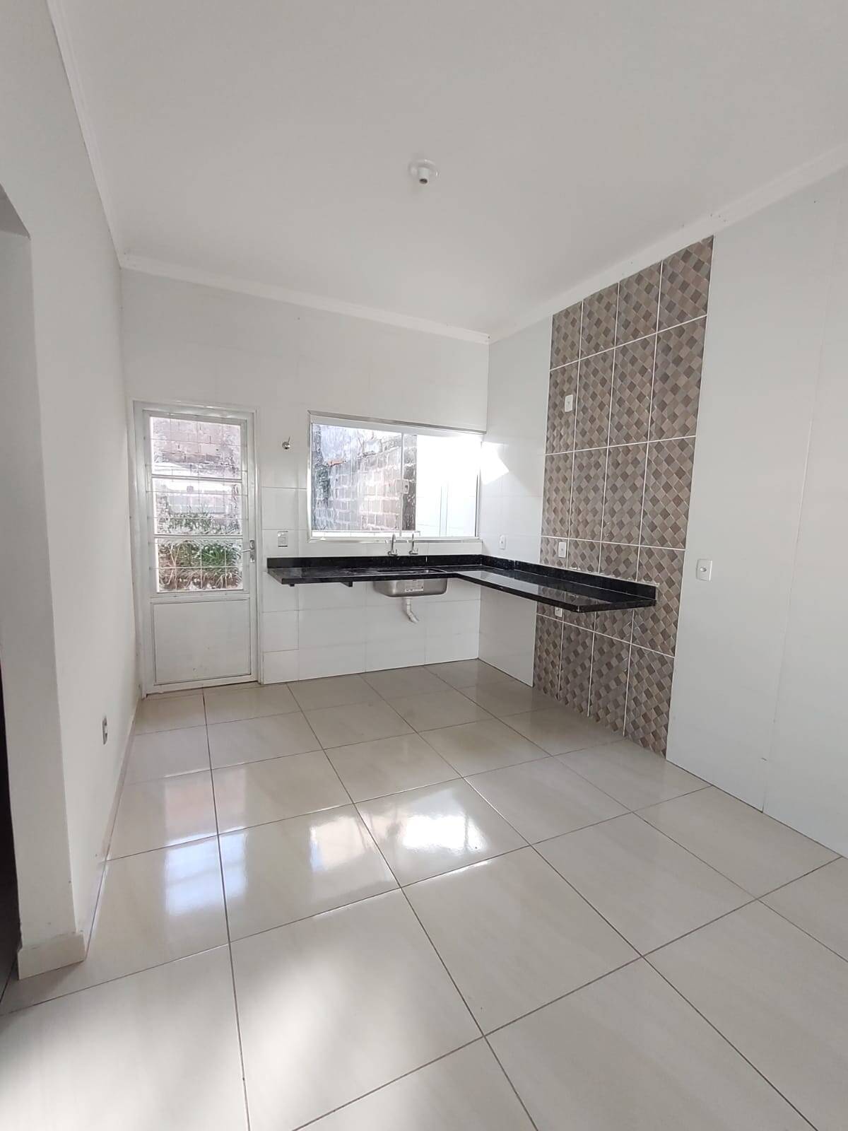 Casa à venda com 2 quartos, 70m² - Foto 5