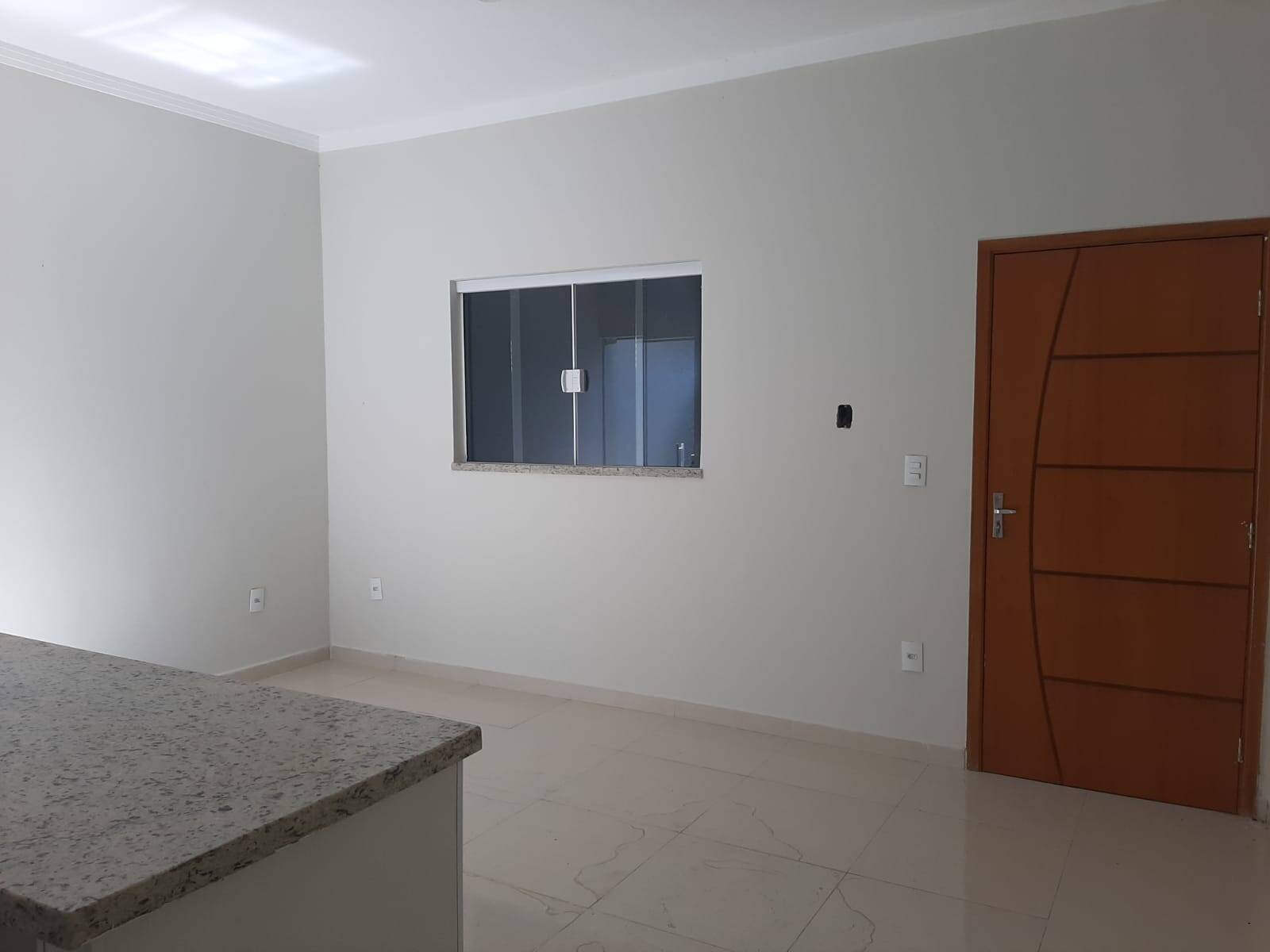 Casa à venda com 2 quartos, 70m² - Foto 3