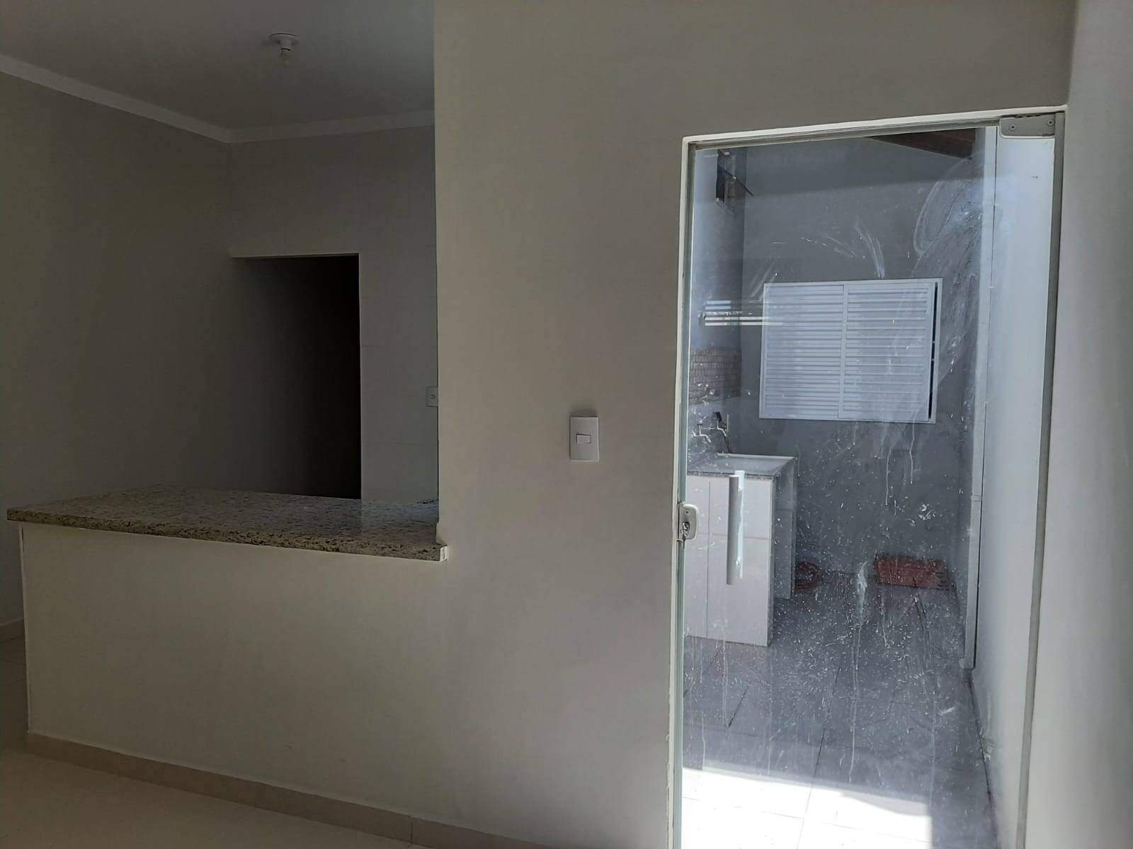 Casa à venda com 2 quartos, 70m² - Foto 5