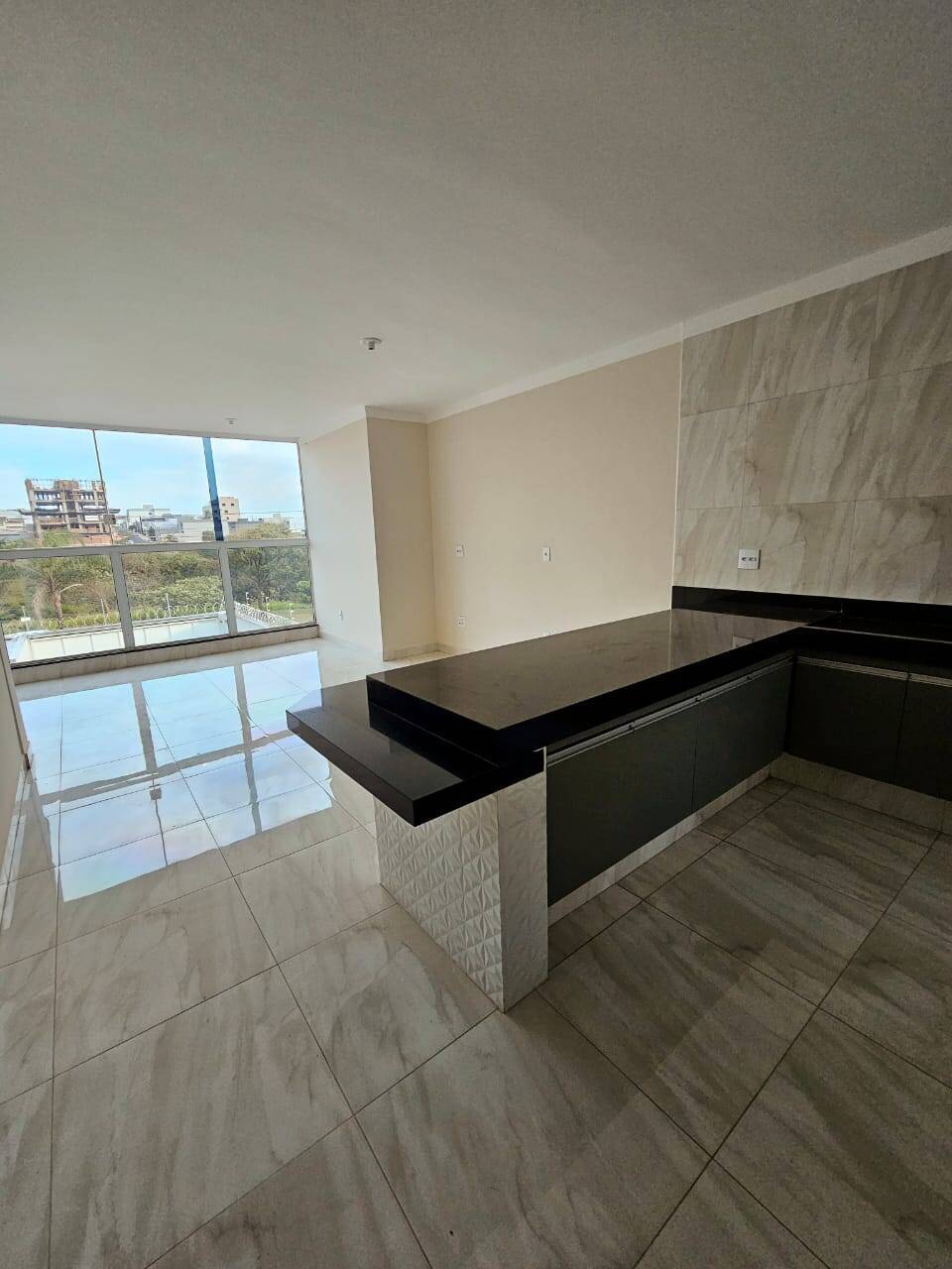 Casa à venda com 3 quartos, 202m² - Foto 2