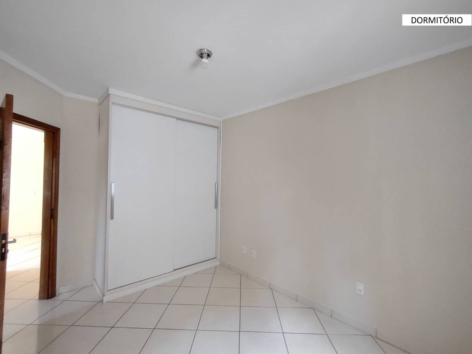 Apartamento à venda com 2 quartos, 70m² - Foto 3