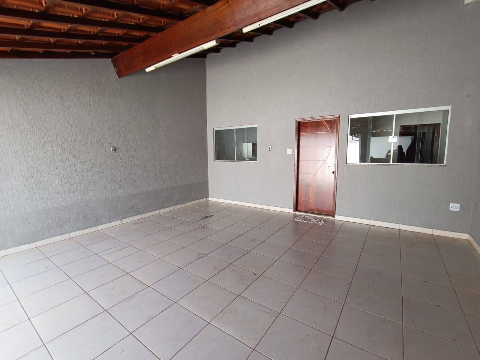 Casa à venda com 2 quartos, 100m² - Foto 1