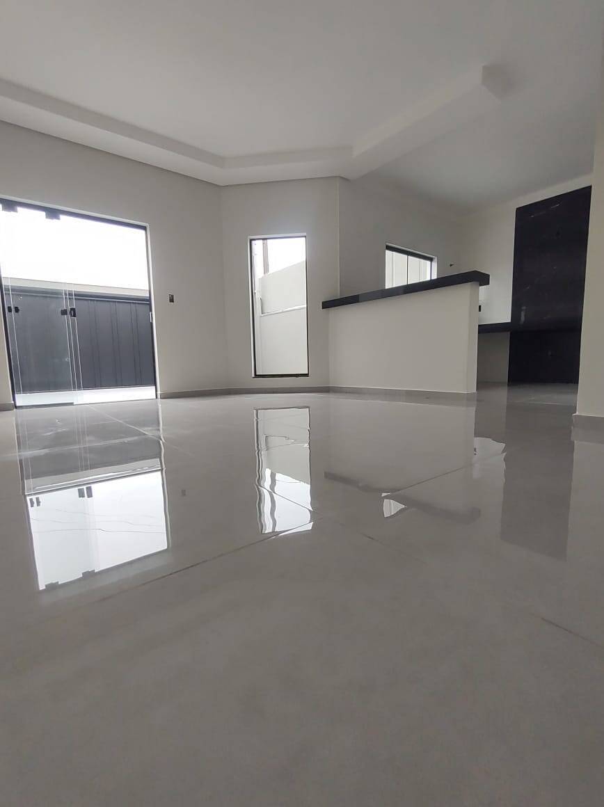 Casa à venda com 3 quartos, 88m² - Foto 1