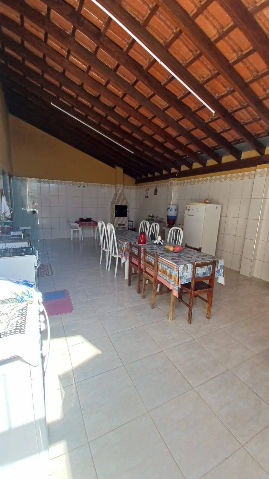 Casa à venda com 3 quartos, 200m² - Foto 1