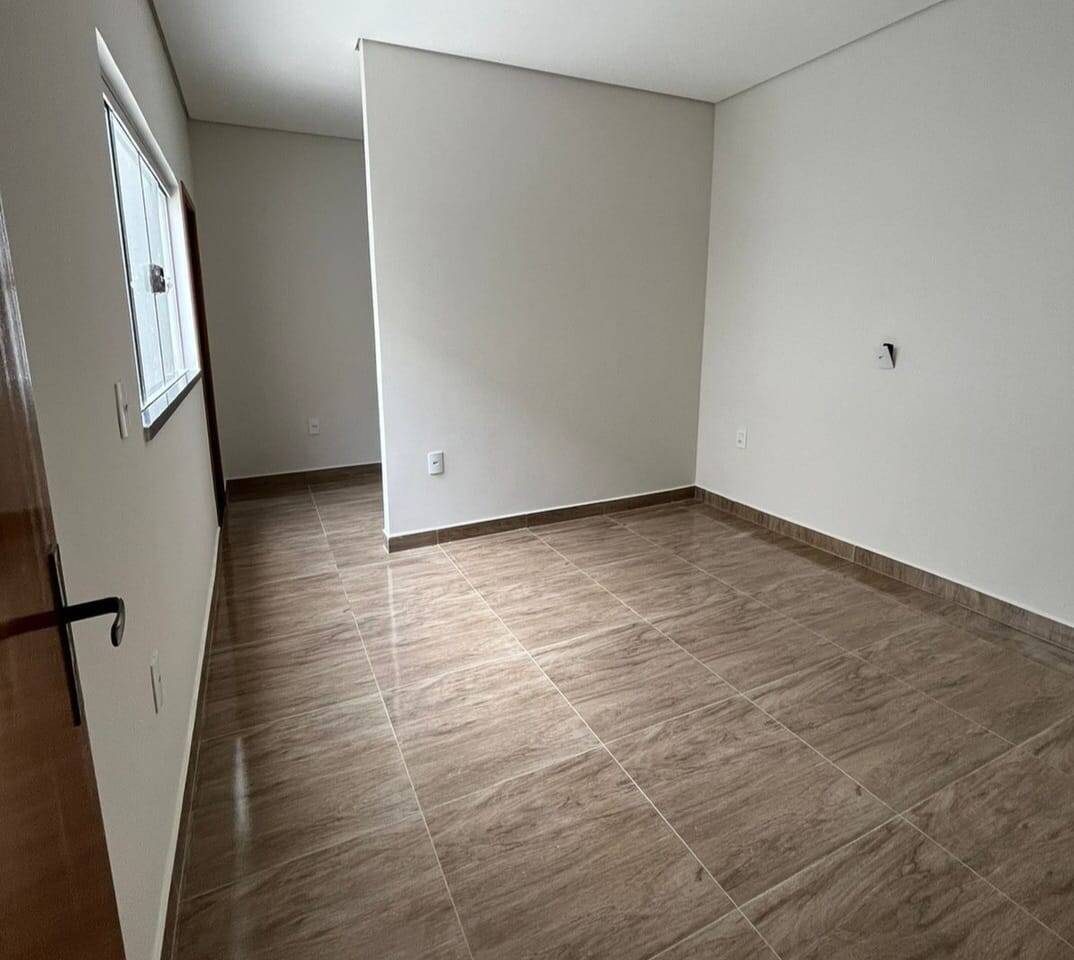 Casa à venda com 2 quartos, 210m² - Foto 2