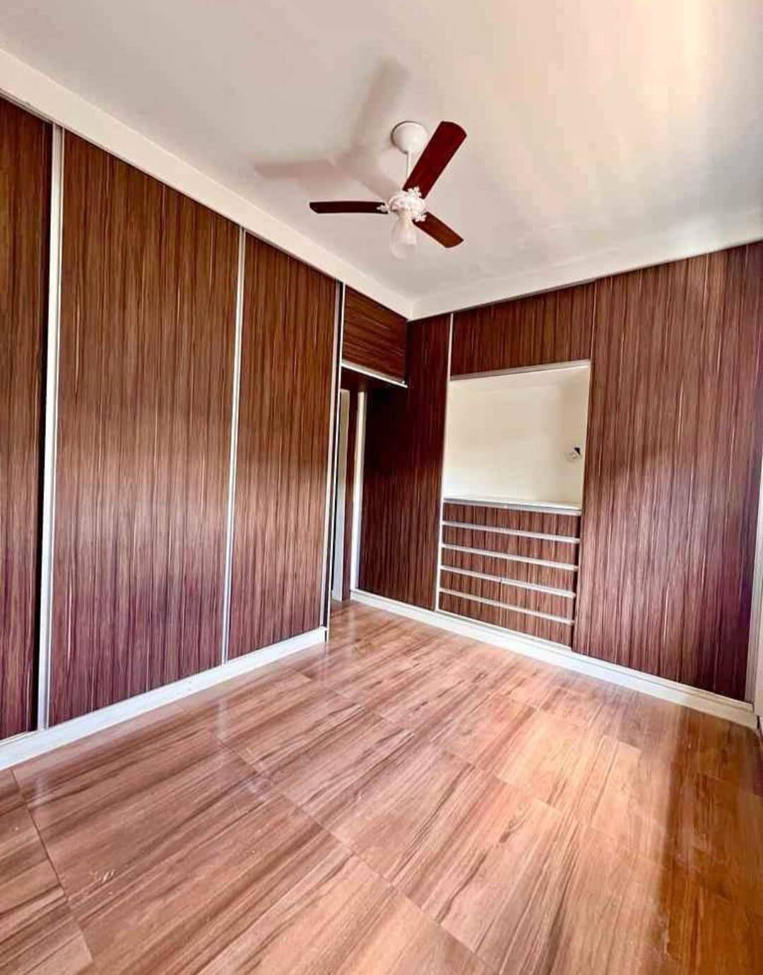 Casa à venda com 3 quartos, 158m² - Foto 3