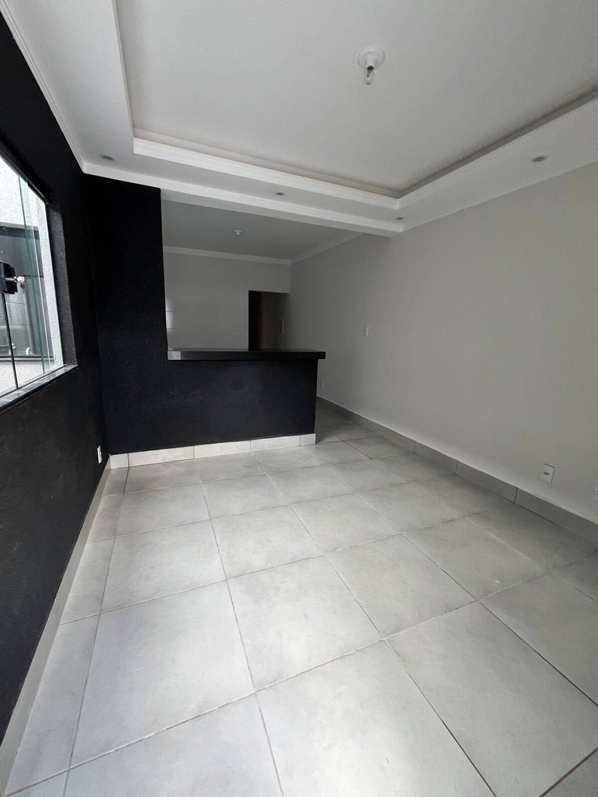 Casa à venda com 3 quartos, 100m² - Foto 1