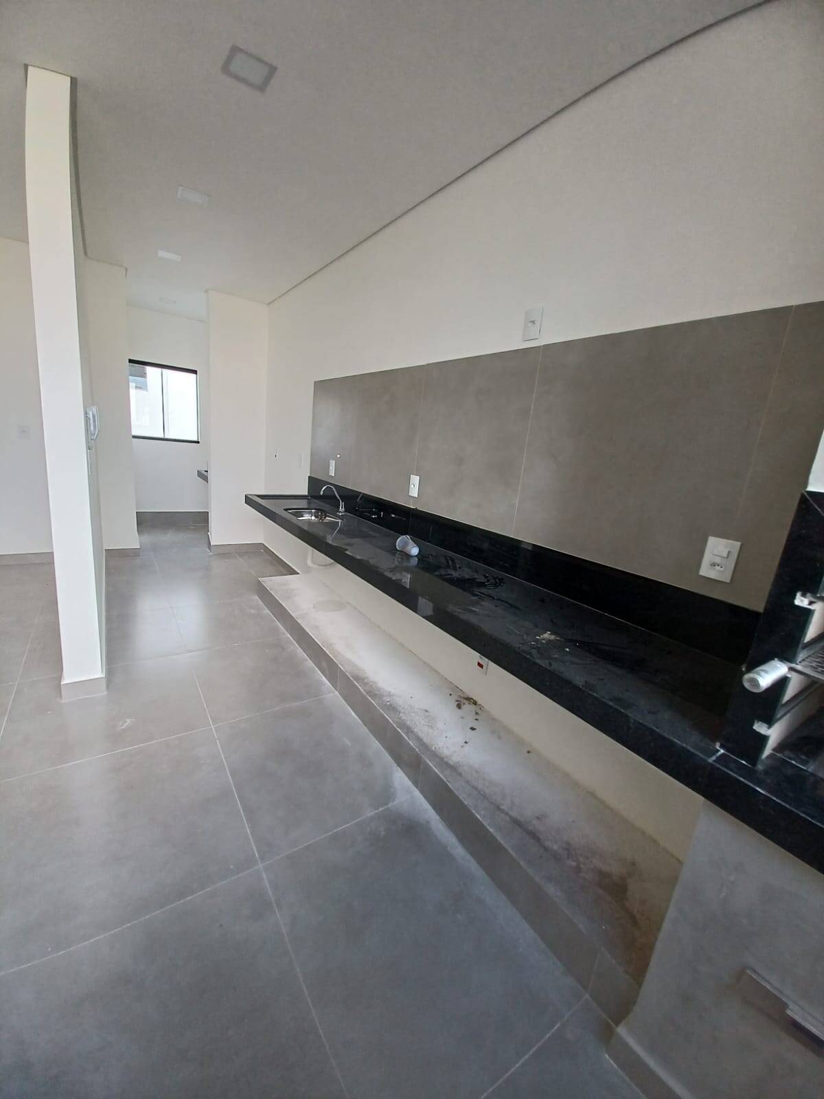 Apartamento à venda com 2 quartos, 70m² - Foto 2