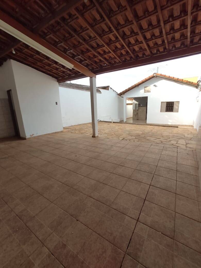 Casa à venda com 3 quartos, 186m² - Foto 1