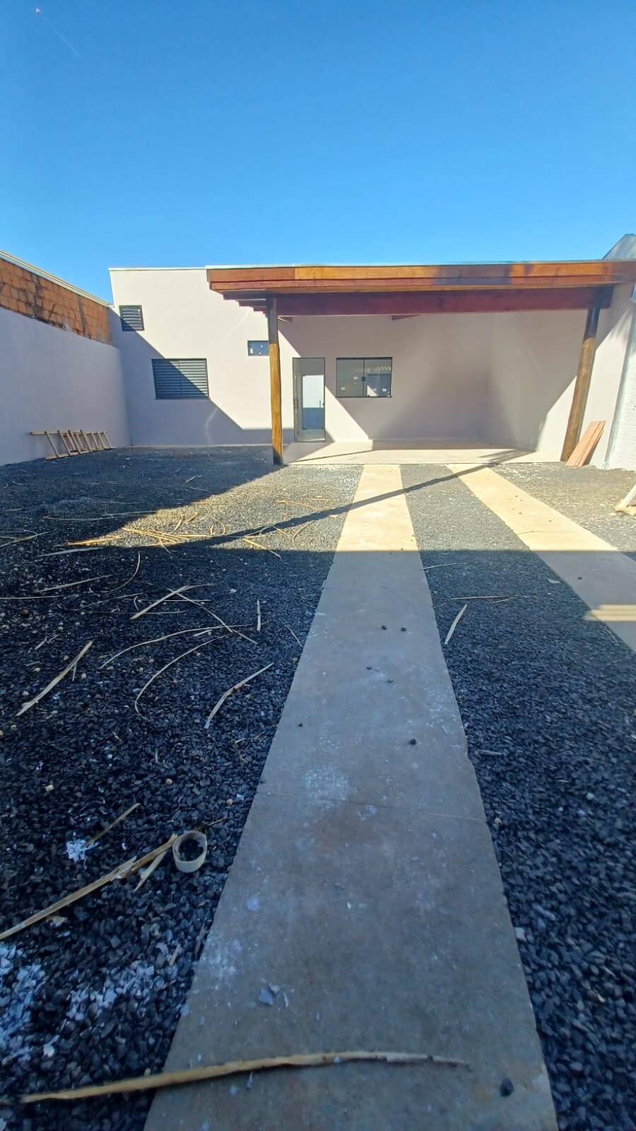 Casa à venda com 2 quartos, 100m² - Foto 1