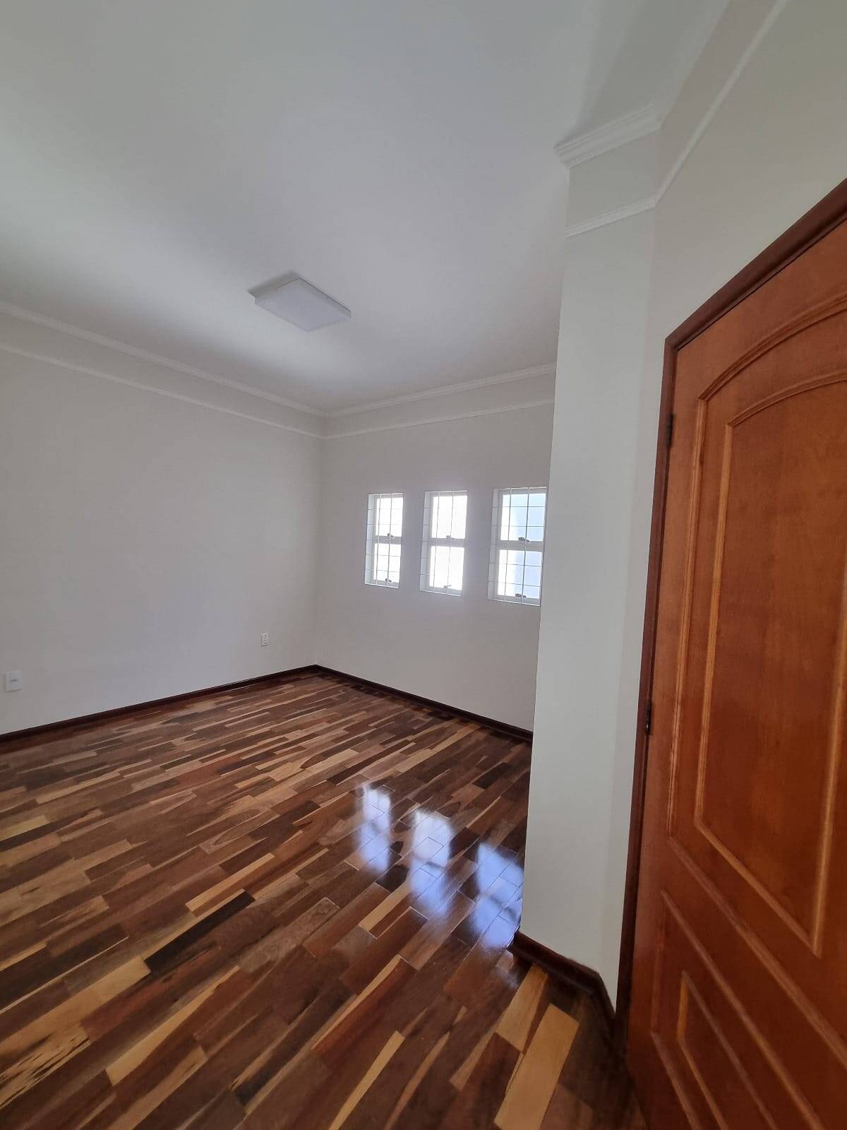 Casa à venda com 3 quartos, 200m² - Foto 5