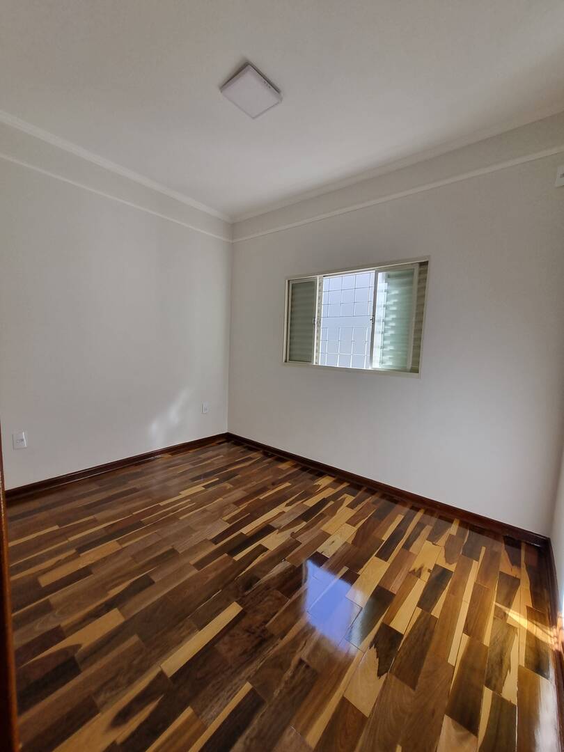 Casa à venda com 3 quartos, 200m² - Foto 10