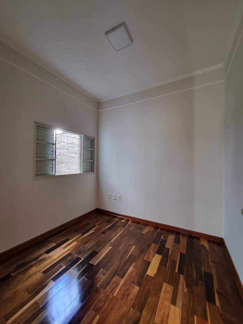 Casa à venda com 3 quartos, 200m² - Foto 11