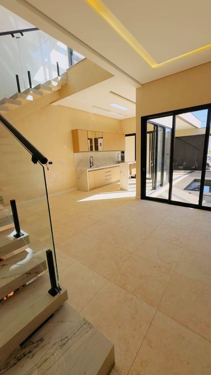 Casa à venda com 3 quartos, 150m² - Foto 1