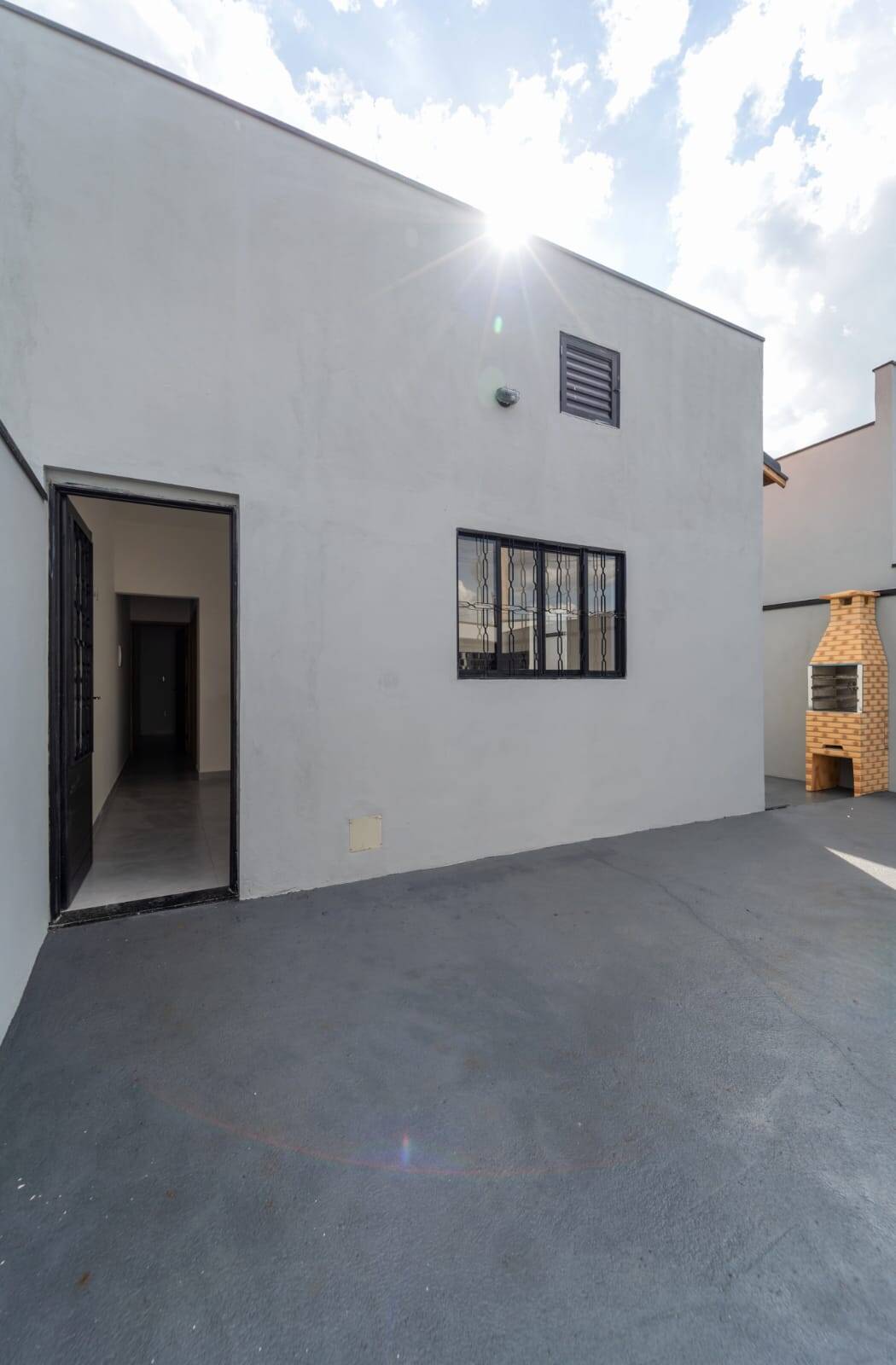 Casa à venda com 2 quartos, 60m² - Foto 1