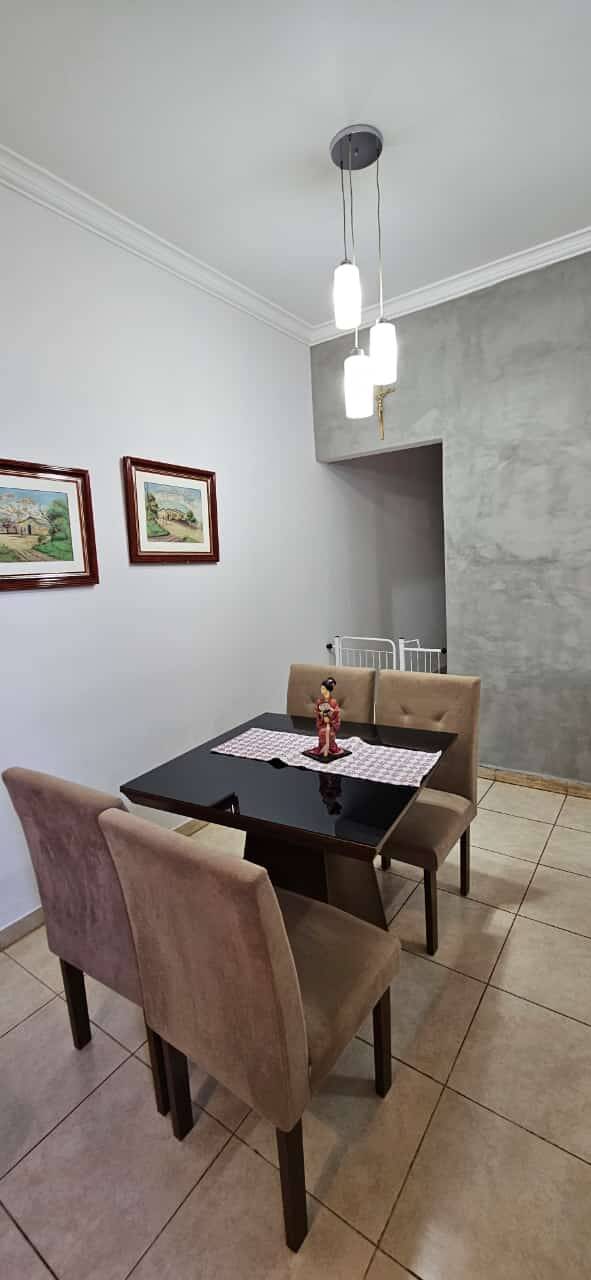 Casa à venda com 3 quartos, 125m² - Foto 1