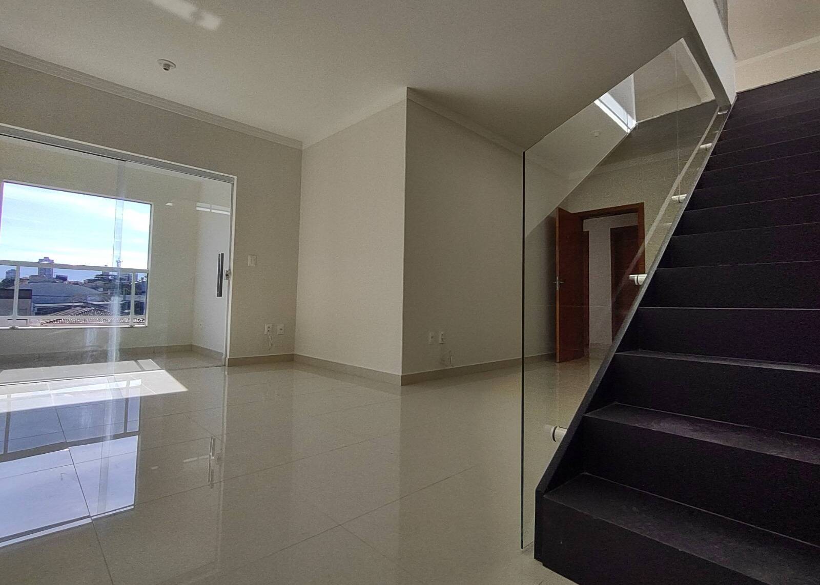 Apartamento à venda com 4 quartos, 181m² - Foto 2