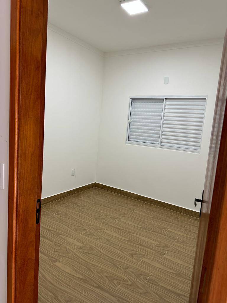 Casa à venda com 2 quartos, 58m² - Foto 2