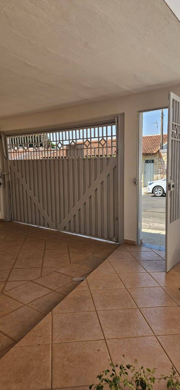 Casa à venda com 2 quartos, 300m² - Foto 4