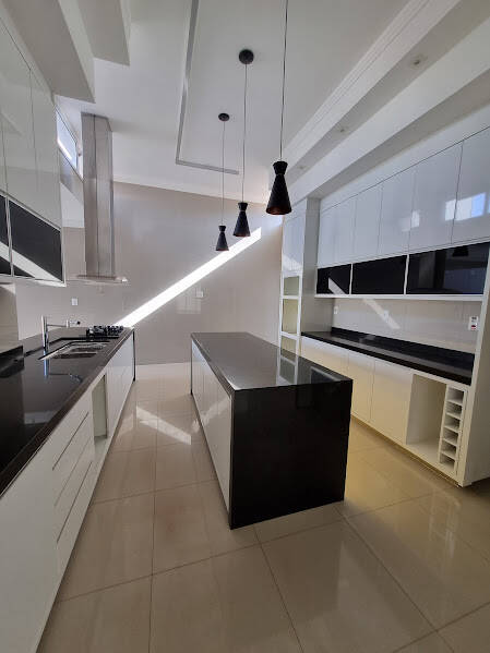 Casa à venda com 3 quartos, 184m² - Foto 3