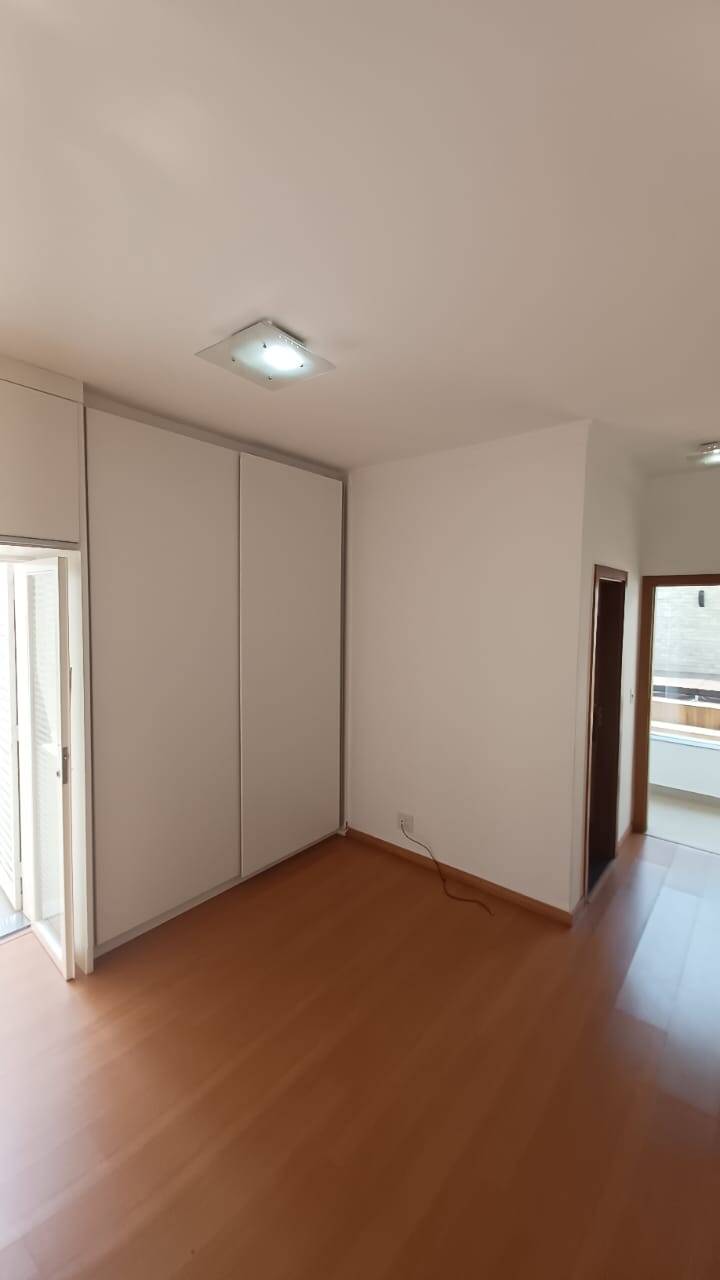 Casa à venda com 3 quartos, 268m² - Foto 7