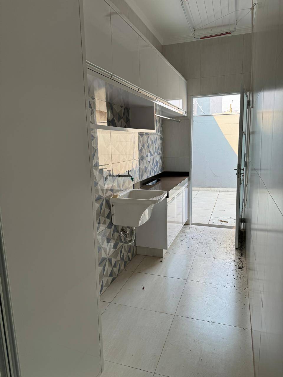 Casa à venda com 2 quartos, 200m² - Foto 4