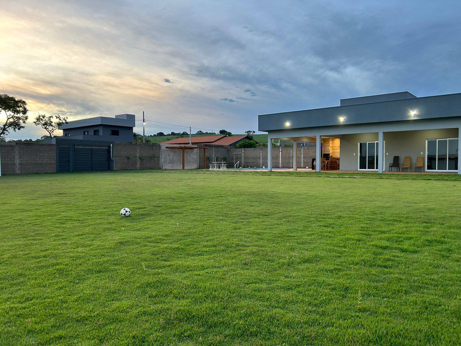 Fazenda à venda com 3 quartos, 2000m² - Foto 1