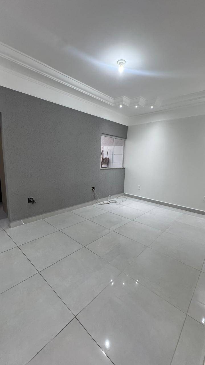 Casa à venda com 2 quartos, 125m² - Foto 2