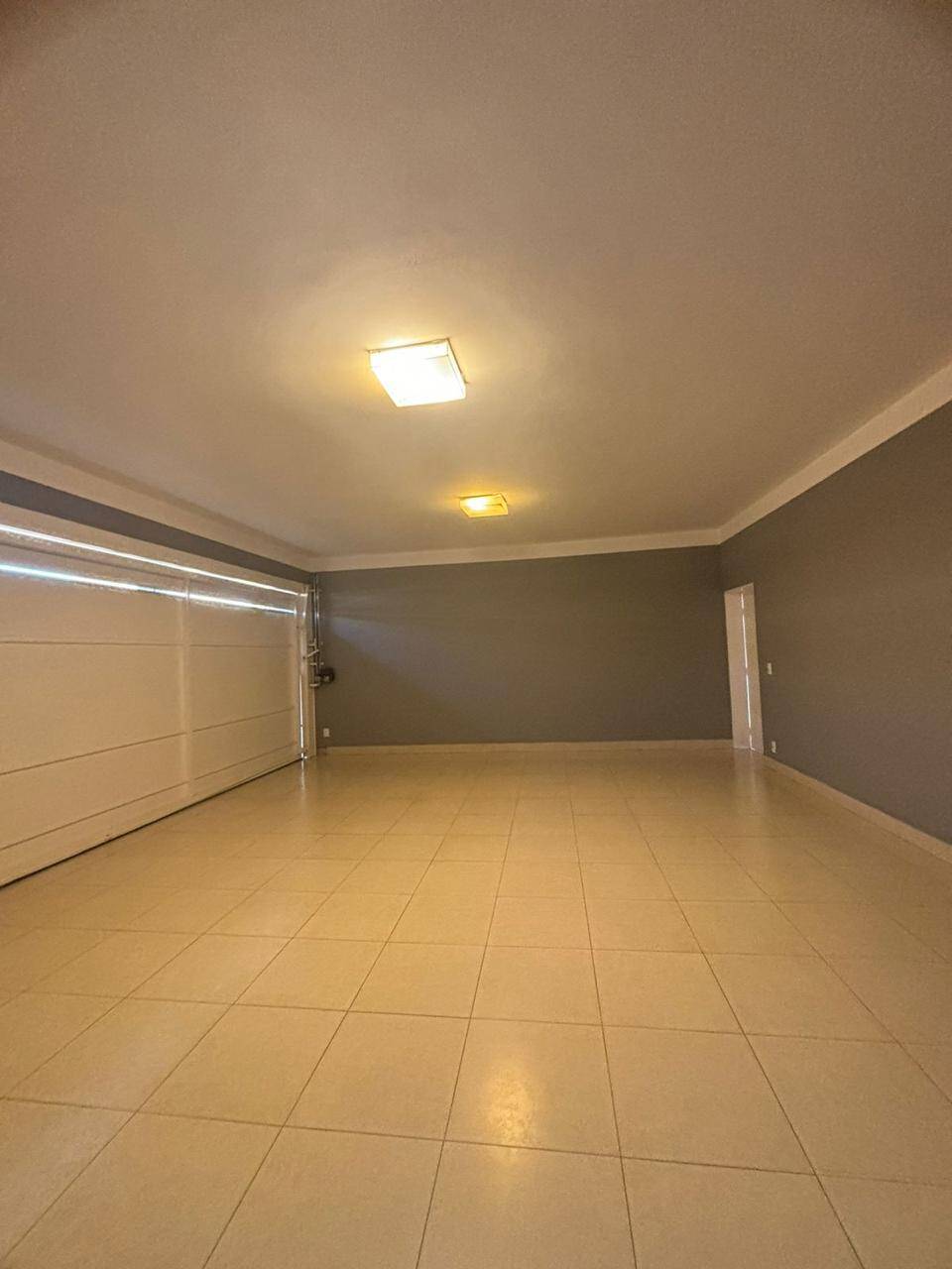 Casa à venda com 3 quartos, 250m² - Foto 2