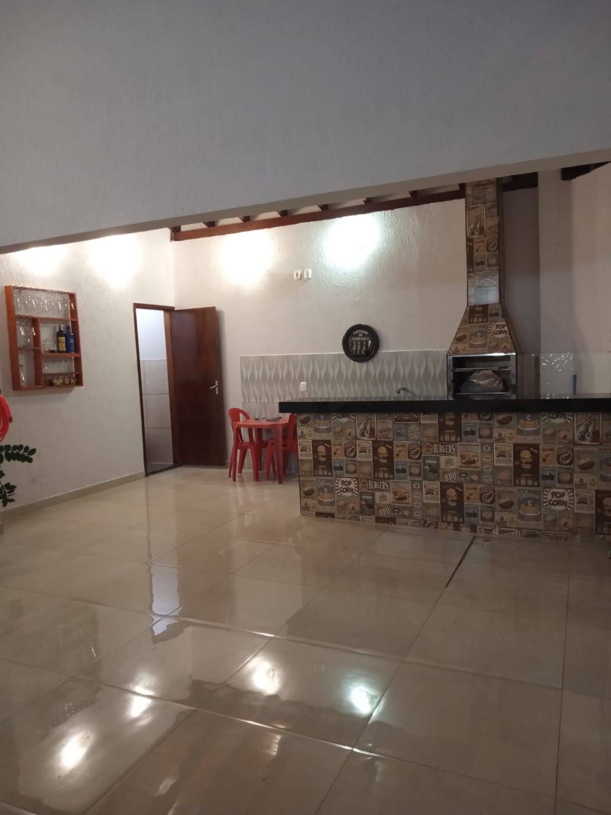 Casa à venda com 3 quartos, 200m² - Foto 1