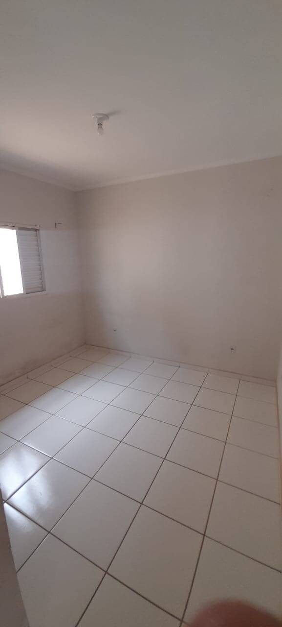 Casa à venda com 2 quartos, 70m² - Foto 3