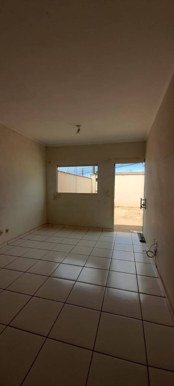 Casa à venda com 2 quartos, 70m² - Foto 2