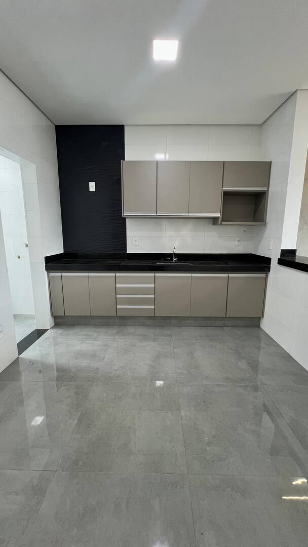 Apartamento à venda com 3 quartos, 86m² - Foto 1