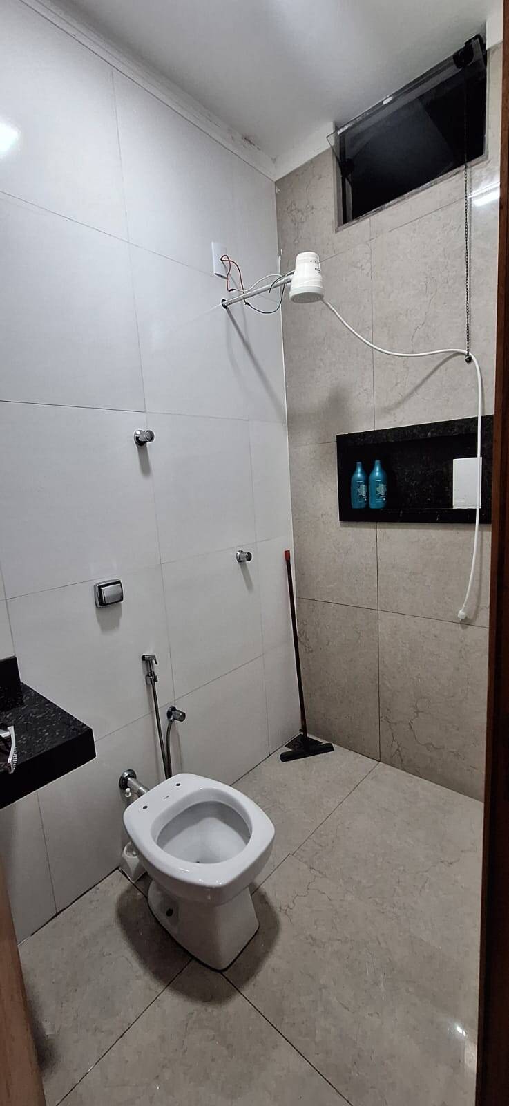 Casa à venda com 2 quartos, 100m² - Foto 2