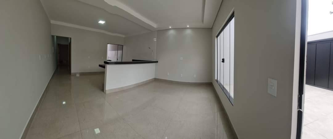 Casa à venda com 2 quartos, 100m² - Foto 1