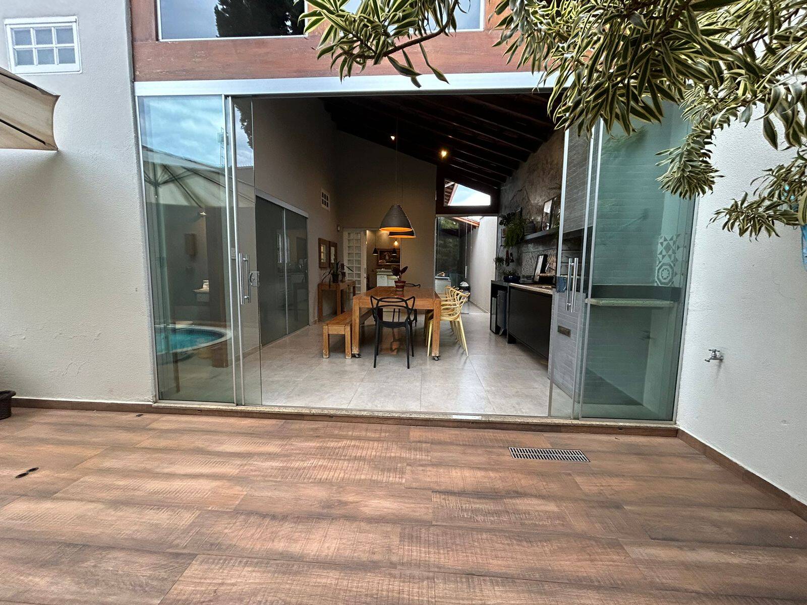 Casa à venda com 3 quartos, 165m² - Foto 2