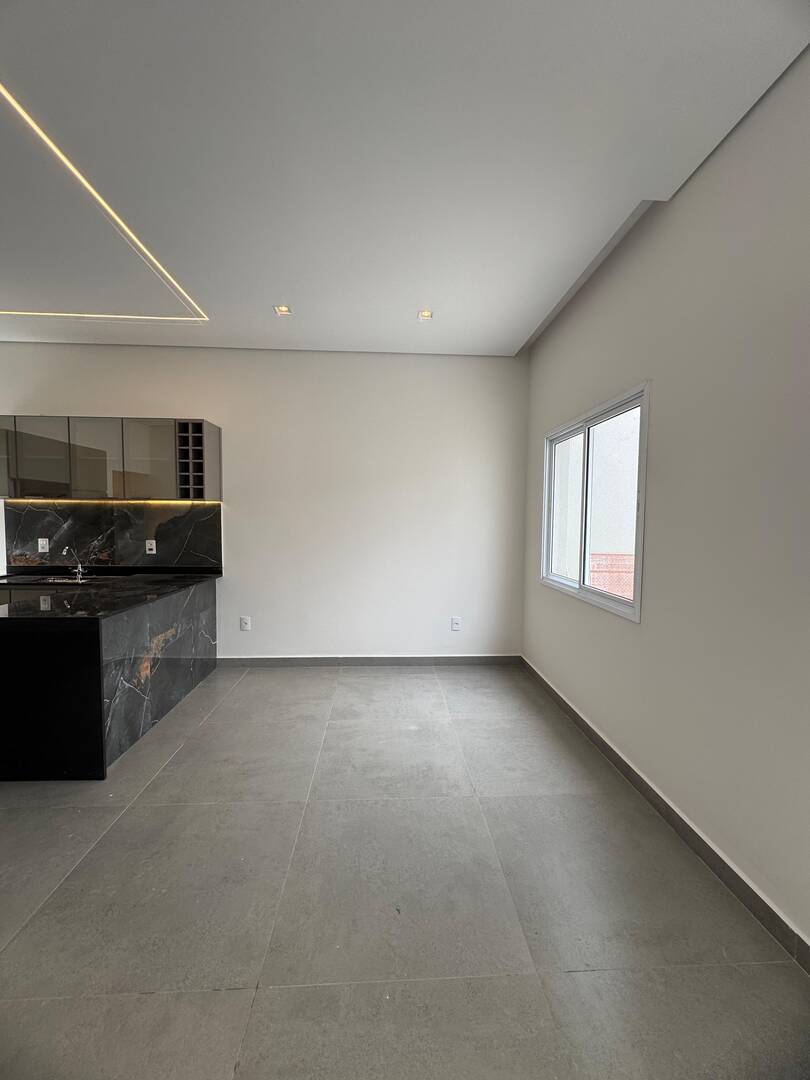 Casa à venda com 2 quartos, 125m² - Foto 2