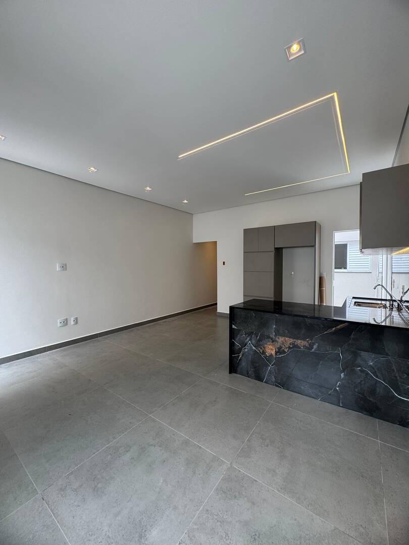 Casa à venda com 2 quartos, 125m² - Foto 4